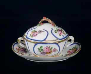 セーヴルボウルアンドプレート、1764（磁器）