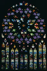 最後の審判を描いた南の翼廊のバラ窓