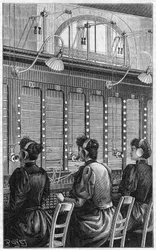 1895年、パリのグーテンベルク通りの電話局。240人の加入者を3人の電話係が担当する複数のテーブルセクション。