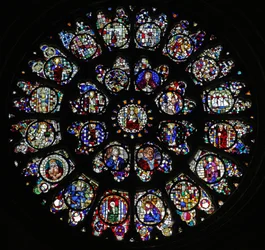 聖バラを主に描いた断片的な15枚目と16枚目のパネルがあるウェストローズウィンドウ