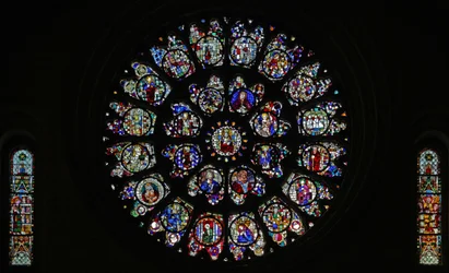 断片的な15番目と16番目のパネルが主に聖徒を描いた西のバラ窓（バラ窓-内部）