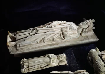 ロバート2世の墓（c.970-1031）敬虔なジーン1世（b＆d 1316）死後、13〜14世紀