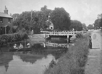 ソニングロック：テムズ川、c1896