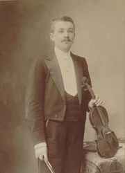 ヴァイオリン奏者で作曲家のアンリ・マルトーの肖像、1874～1934年。