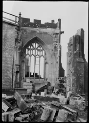 マンチェスター大聖堂、グレーター マンチェスター、1940 年代の爆撃による被害。