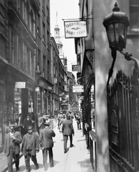 北を望むボウレーン、ロンドン市、1920年代