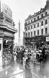 ネルソン記念柱、ストランドとライオンズ コーナー ハウス、ウェストミンスター、ロンドン、1933 年以前