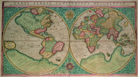 1595 年に公開された「Atlas sive cosmographicae..」の世界地図 (色付きの彫刻)