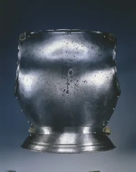 バックプレート、1510年～1530年頃（スチールにブラックペイント、革ストラップ