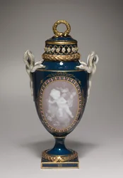 カバー付き花瓶、マイセン磁器工場、ドイツ、1881年