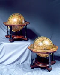 Isaac Habrecht（1589-1633）Strasburg、1625年、ヨハンクリストフヴァイゲル、1675年、ニュルンブルク、第13号（135792も参照）によって作成されたテーブルグローブのペア
