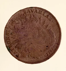 マクシミリアン3世ヨーゼフ（Maximilian III Joseph de Baviere）（1727-1777）の銀製ターラー（taler）（1769年 直径4.1cm Naples, museo archeologico