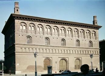 1551年に建てられたラロンハの外観