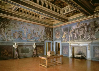 要素のホール、1555