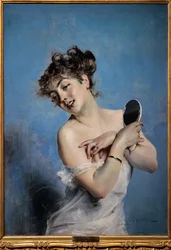 Mulher jovem em negligee