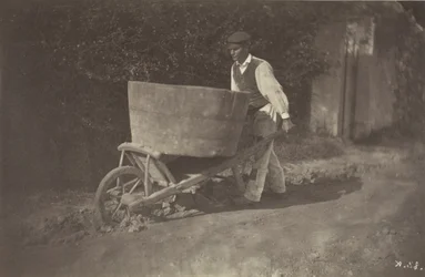 手押し車を持った農民の男性、1870年。