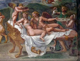 キューピッドとプシュケ、ベッドに横たわる娘ヴォルプタ（快楽）、ジュリオ・ロマーノ（1499-1546）によるフレスコ画「婚礼の宴」または「神々の宴」の細部、イタリア・ロンバルディア州マントゥアのパラッツォ・テ（2008年ユネスコ世界遺産登録）。