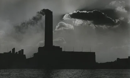 テムズ川沿いの発電所、ロンドン 1950年代