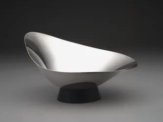モダンな「デコレータ」ボウル、1959年頃（シルバープレートとプラスチック）