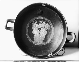 フィロメラ、プロクネ、イティスの陶器のbw写真を描いた屋根裏の赤像式キリックスの詳細