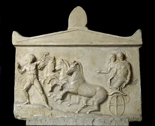 ギリシャ美術：ヘルメスとニンフに捧げられたレリーフ：バジルを取り除いたエチェロスのクアドリゲ。紀元前420-410年。アテネ、国立考古学博物館