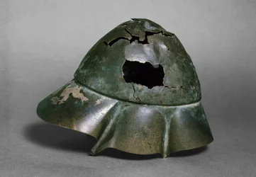 「仲間の騎兵」のヘルメット、ボエティアン、おそらく紀元前4世紀（ブロンズ）（126299も参照）