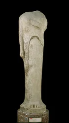 ケラミュエスがヘラに奉納したコレー像、サモス島ヘラ神域出土、紀元前570-560年頃