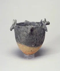 チューリップボウル、ブルズヘッド付き、キプロス、紀元前2400〜2200年（粘土）