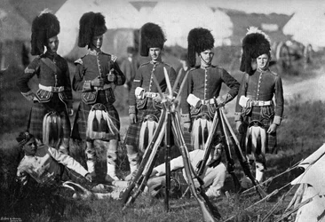 1896年、ハンプシャー、ニューフォレストの操縦でシーフォースハイランダーズのキャンプガード。