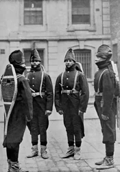 1896年の冬季サービス用に装備されたカナダ王立砲兵の砲手。