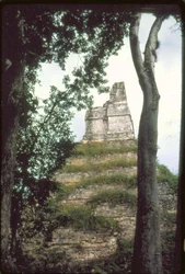 碑文の神殿c。 700AD