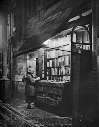 ブルームズベリー、ロンドン、1926-1927の書店。