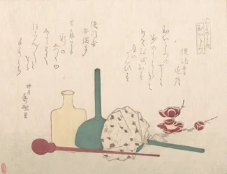 梅の花をあしらったガラス製品。