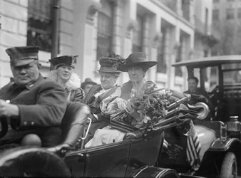 Jeanette Rankin chegando para ser empossada no Congresso