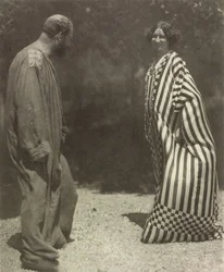 グスタフ・クリムトとエミーリエ・フレーゲ、1909年頃。
