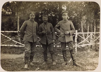 第一次世界大戦：「1914年から1916年にかけてのドイツ軍侵攻時のウクライナ。兵士の集団（モノクロ写真