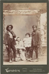 4人の子供の肖像,c.1890年（写真）