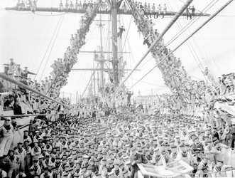 1906年プリマスで訓練船HMS Impregnableに乗っていた少年たち