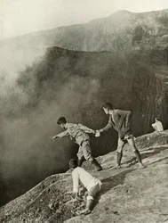 クレーターズブリンク、阿蘇山、1910年。