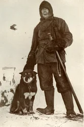 C・H・ミアーズと犬たちのリーダー、オスマン、1911年8月28日、1913年