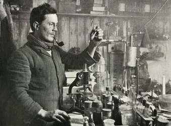 1913年9月15日、1913年、彼の研究室でのアトキンソン博士