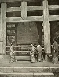 知恩院の大鐘、1910年。