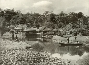 1910年、彦根の帝京旅館と庭園。