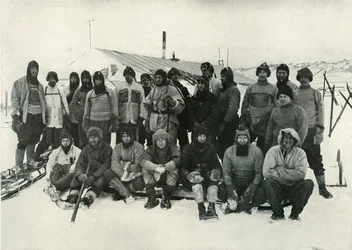 冬の後のエバンス岬でのメインパーティー、1911年、1913年
