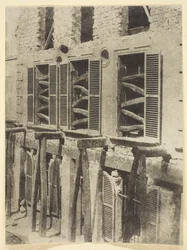復元された古い家