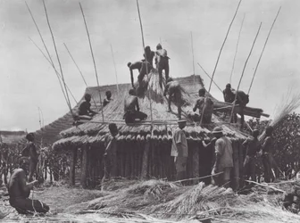 アフリカアマディ近郊に建設されたレストハウス（モノクロ写真）