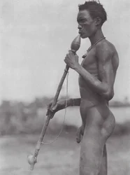 アフリカバール・エル・ゼラフのヌエル化したディンカ族（モノクロ写真）