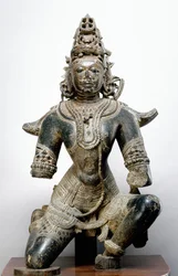 ガルーダ、マディヤプラデーシュ州マンドラフォート出身、西暦1200年（黒い石）