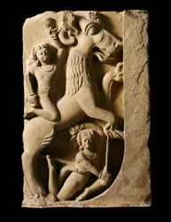 インディアンアート。グリフォンと二人の戦士。グプタ朝（西暦320～600年） サラーナートより
