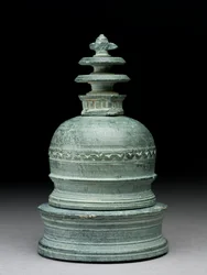 仏舎利塔（緑色片岩）の形の聖遺物箱